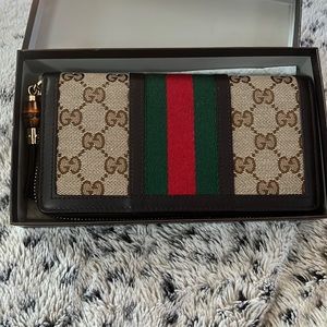 Gucci wallet Brand New no tags